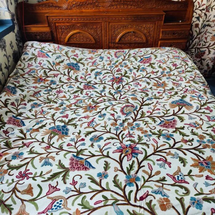 Dal Lake Bedsheet with Beautiful Crewel Embroidery - Image 2