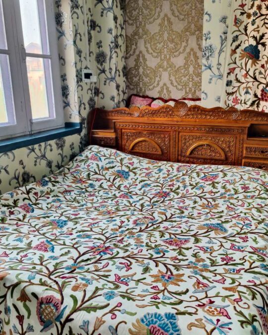 Dal Lake Bedsheet with Beautiful Crewel Embroidery