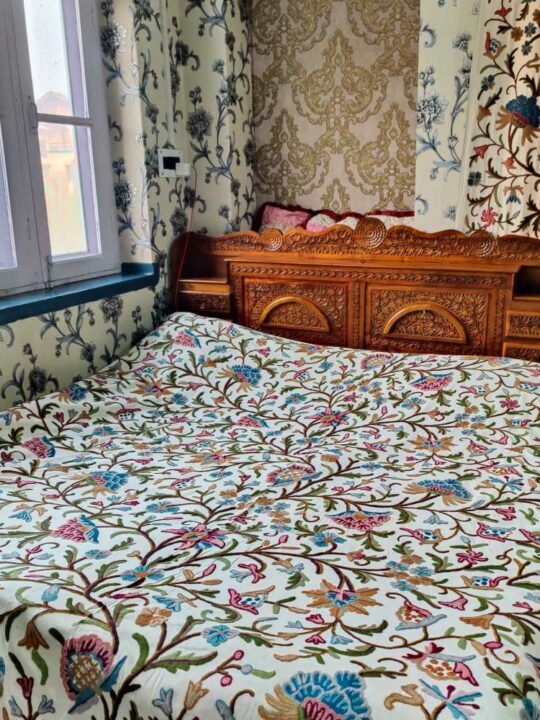 Dal Lake Bedsheet with Beautiful Crewel Embroidery