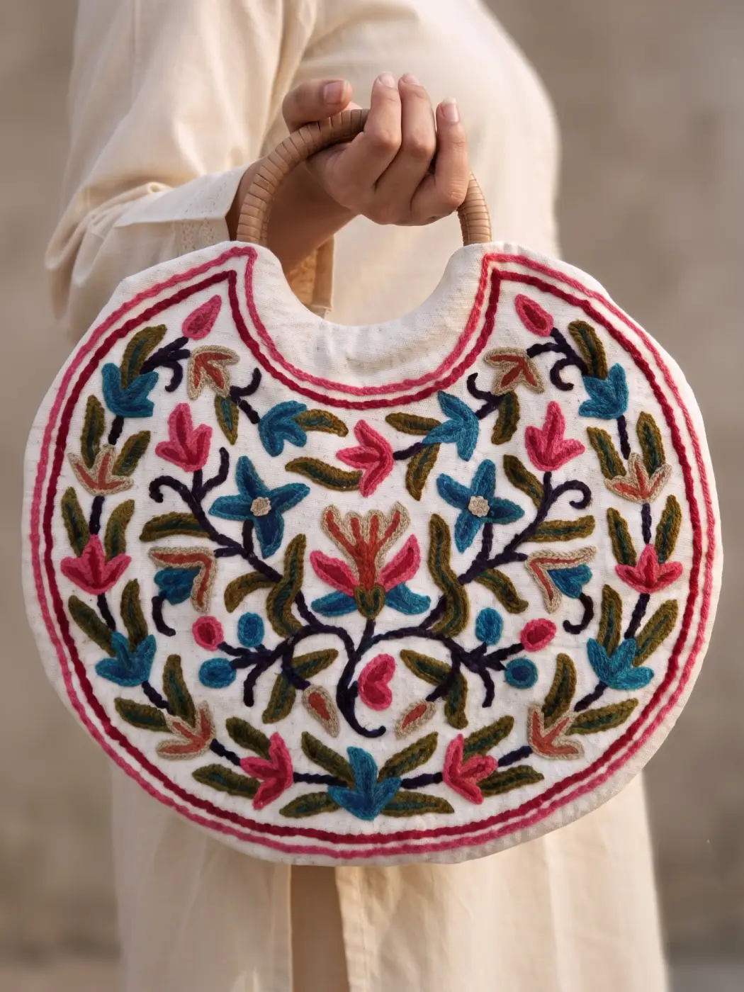 Round Crewel Ring Bag
