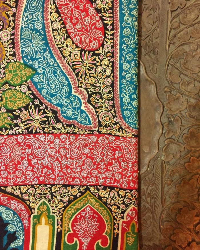 One of a Kind Pashmina Jamawar With Full Sozni Handwork - Image 3