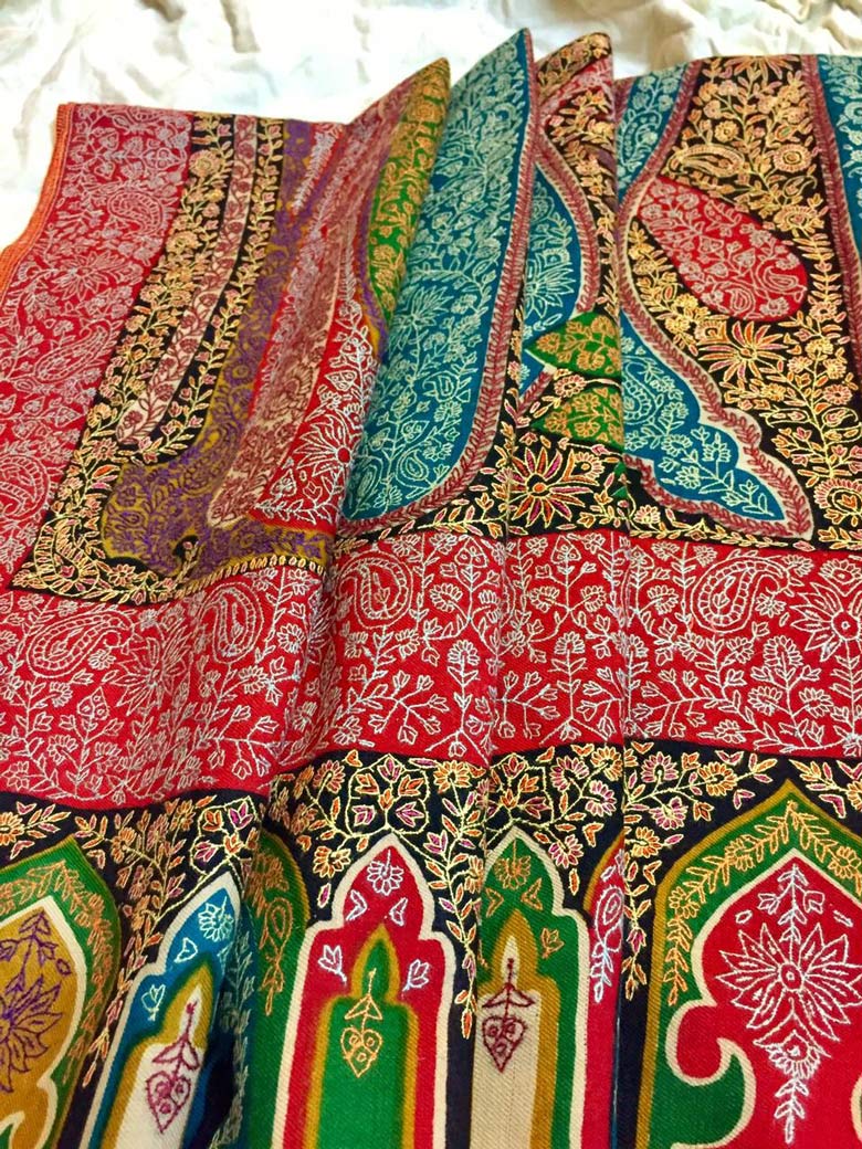 One of a Kind Pashmina Jamawar With Full Sozni Handwork - Image 2