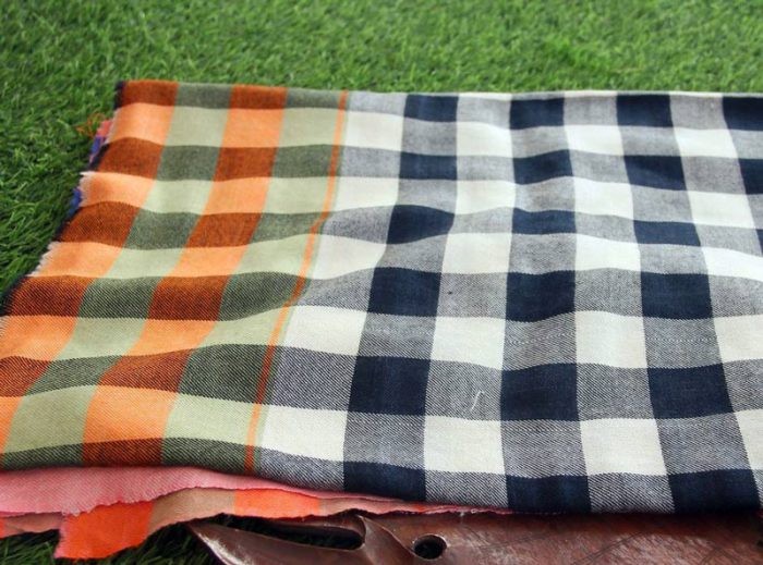 Pure Handwoven Pashmina Check Shawl - Image 3