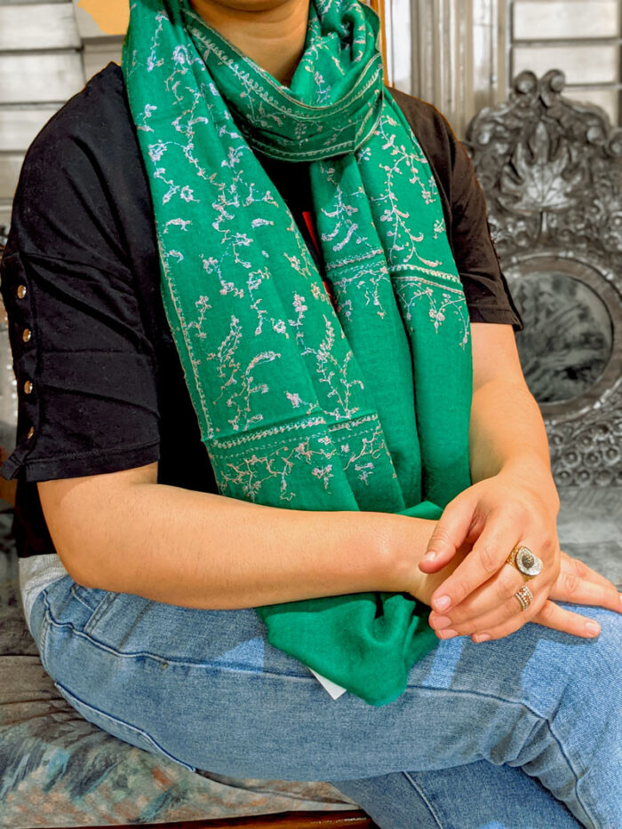 Green Pashmina Stole With Hand Sozni Embroidery - Image 2