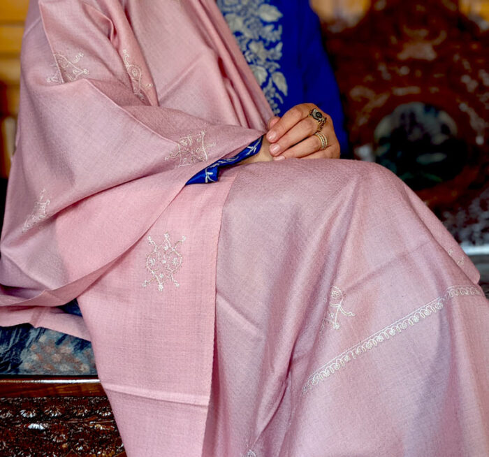 Light Pink Pashmina Stole With Hand Sozni Embroidery - Image 2