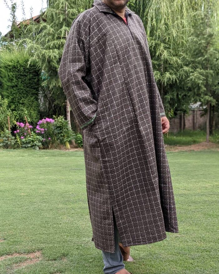 Dark Brown Men Traditional Kashmiri Checkered Pheran - Image 2