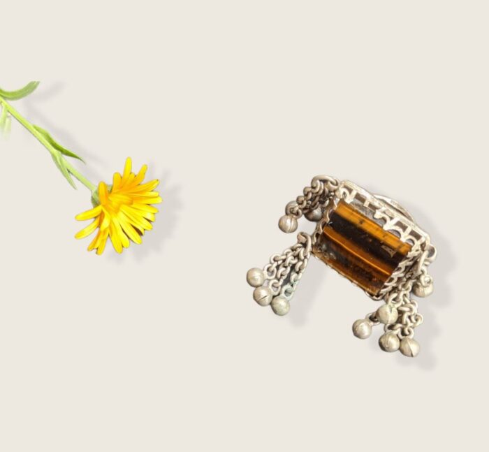 Vintage Kashmiri Ring with Tiger Eye Stone - Image 6