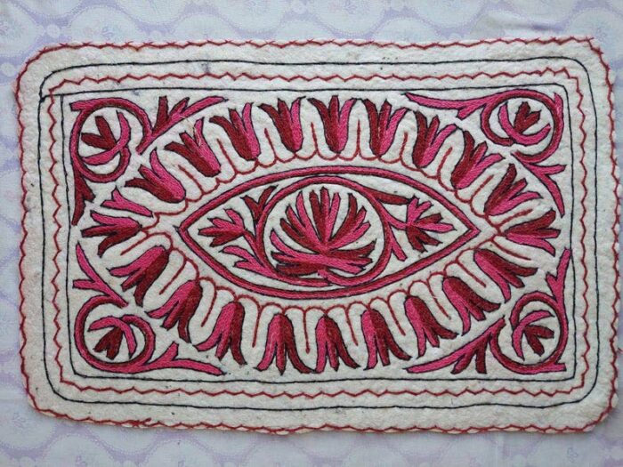 Golebi Handmade Aari Embroidered Namda 3x2