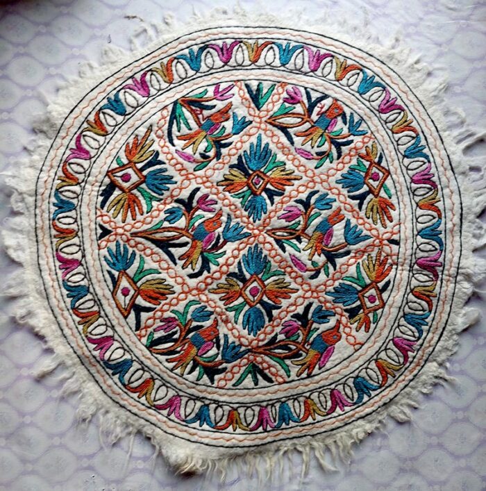 4x4ft Bird Design Round Hand Embroidered Namda