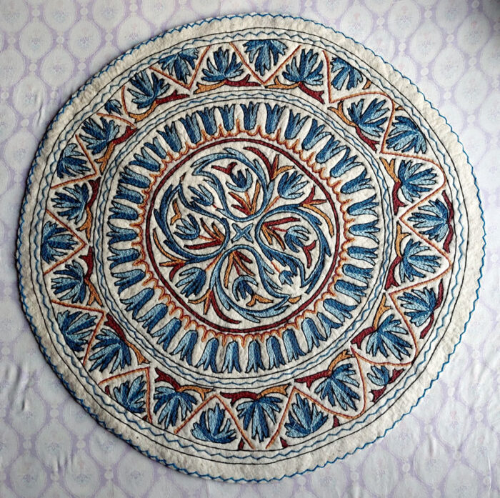 4x4ft Aabi Round Hand Embroidered Namda