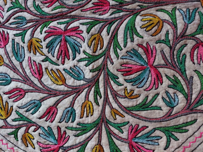 5x5ft Bodh Posh Kul Round Kashmiri Hand Embroidered Namda - Image 3