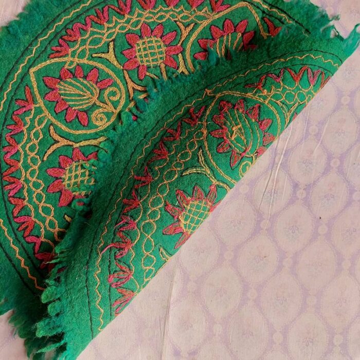3x3ft Sabz ti Wazul Badami Kashmiri Hand Embroidered Namda Rug - Image 2