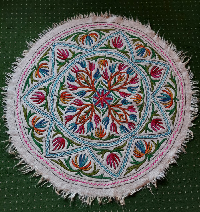 5x5ft Bodh Posh Round Kashmiri Hand Embroidered Namda - Image 2