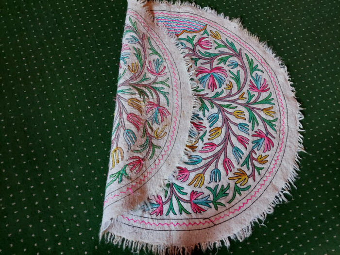 5x5ft Bodh Posh Kul Round Kashmiri Hand Embroidered Namda - Image 2