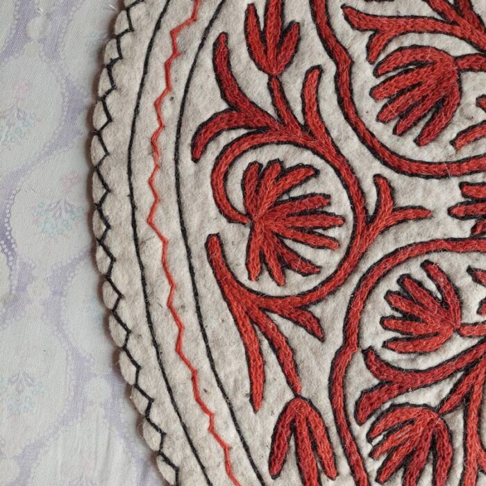 3x3ft Wazul Round Kashmiri Hand Embroidered Namda Rug - Image 2