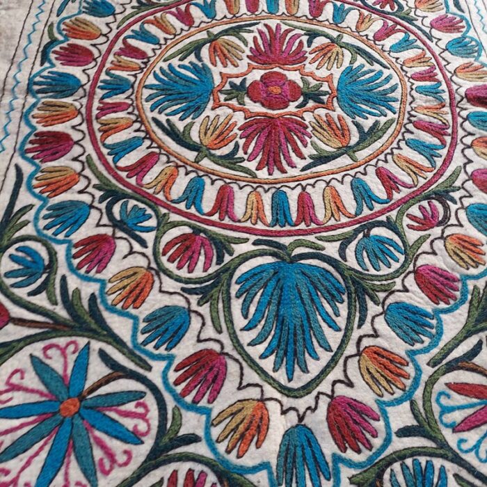 6x4 Manz Gol Handmade Aari Embroidered Namda - Image 3