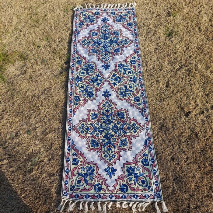 Elegant 6x2 Chainstitch Silk Handmade Runner - Image 5