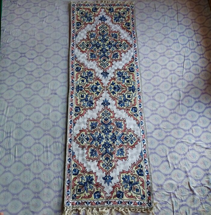 Elegant 6x2 Chainstitch Silk Handmade Runner