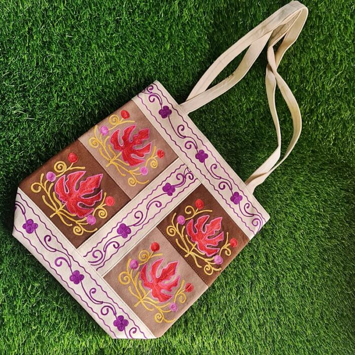 Big Chinari Cream Brown Bag In Aari Work