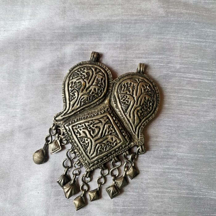 Mah-e-dilsoz Vintage Kashmiri Handmade Pendant - Image 2