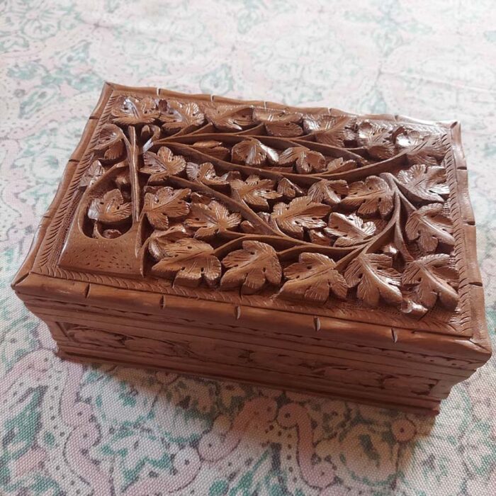 Doldar Handmade Walnut Wood Jewelry Box