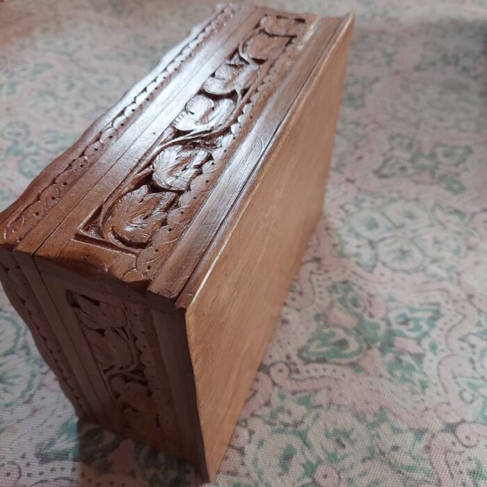 Doldar Handmade Walnut Wood Jewelry Box - Image 4