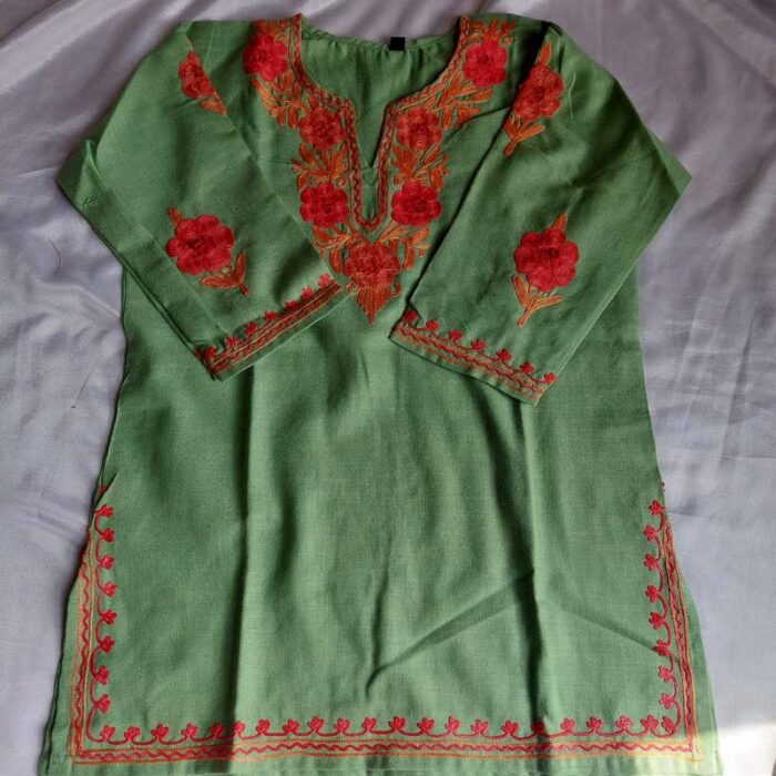 Green Aari Work Kids Crush Cotton Kurta With Trousers (L 22.5) - Image 3