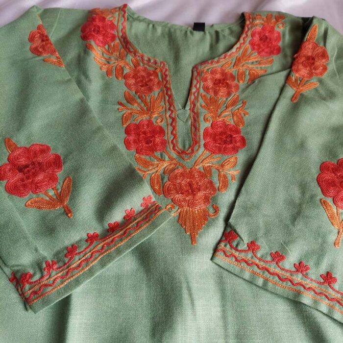 Green Aari Work Kids Crush Cotton Kurta With Trousers (L 22.5) - Image 2