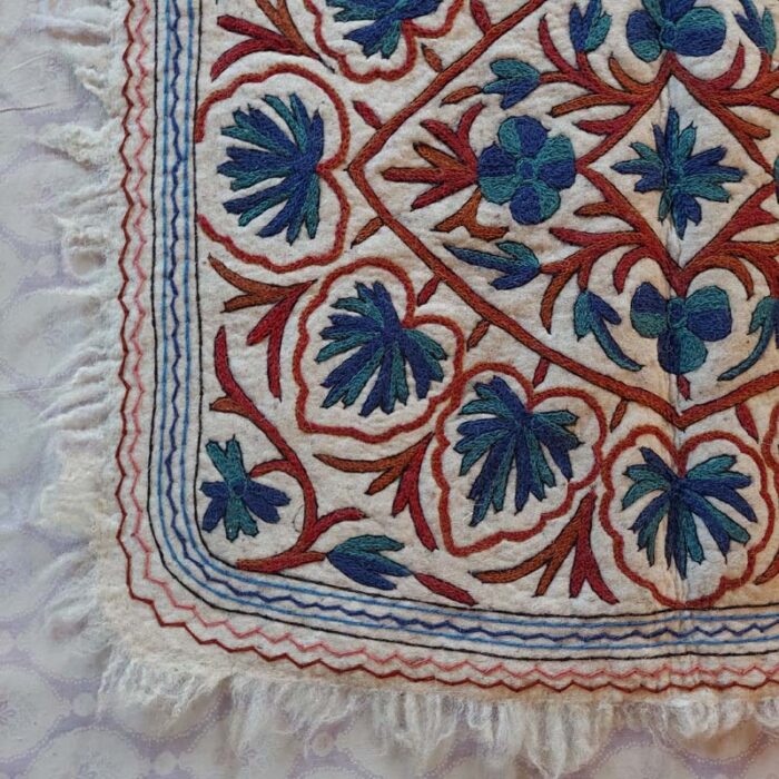 Chinari Handmade Aari Embroidered Namda Rug 6x4 - Image 3