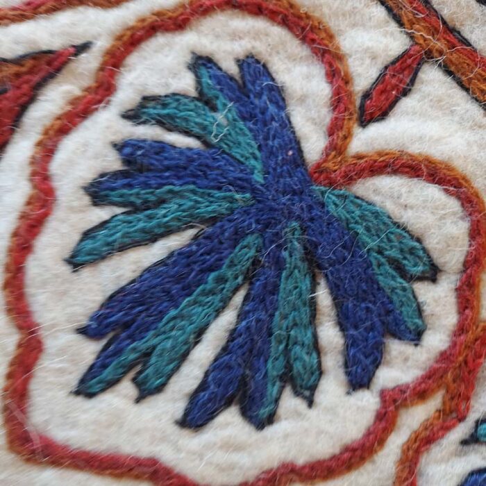 Chinari Handmade Aari Embroidered Namda Rug 6x4 - Image 5