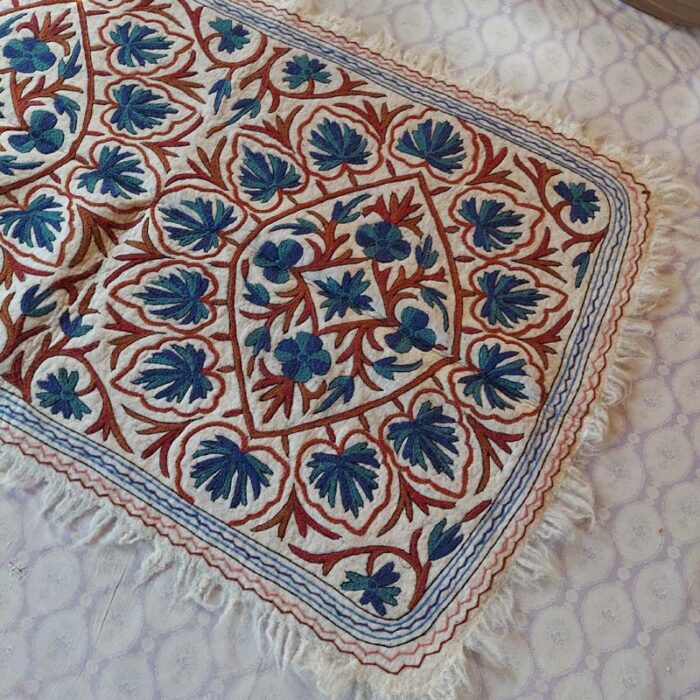 Chinari Handmade Aari Embroidered Namda Rug 6x4 - Image 4