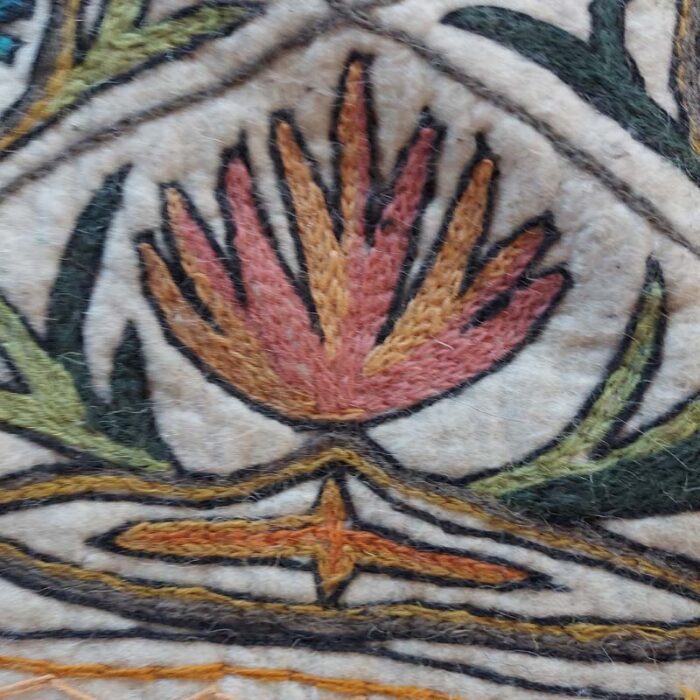 Sonth Handmade Aari Embroidered Namda Rug 6x4 - Image 5