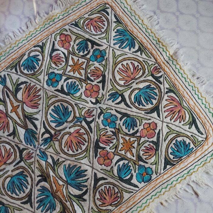 Sonth Handmade Aari Embroidered Namda Rug 6x4 - Image 2
