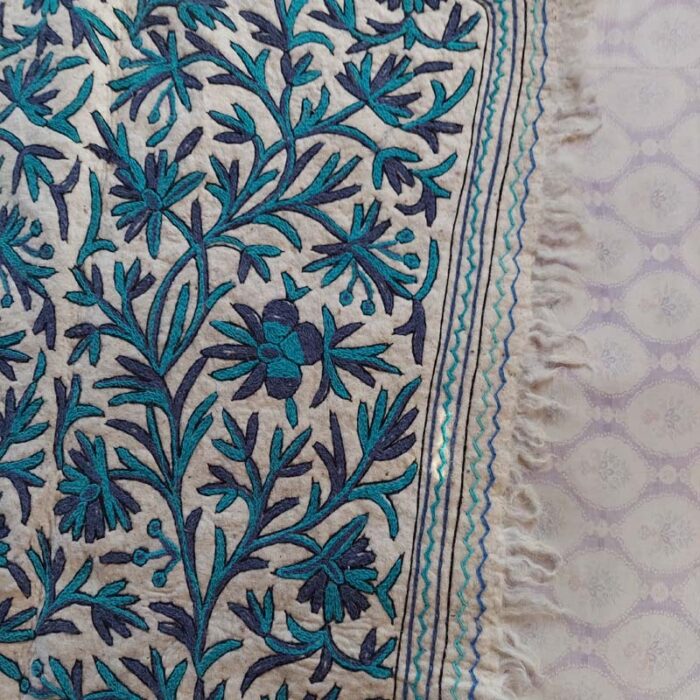 Wular Handmade Aari Embroidered Namda Rug 6x4 - Image 4
