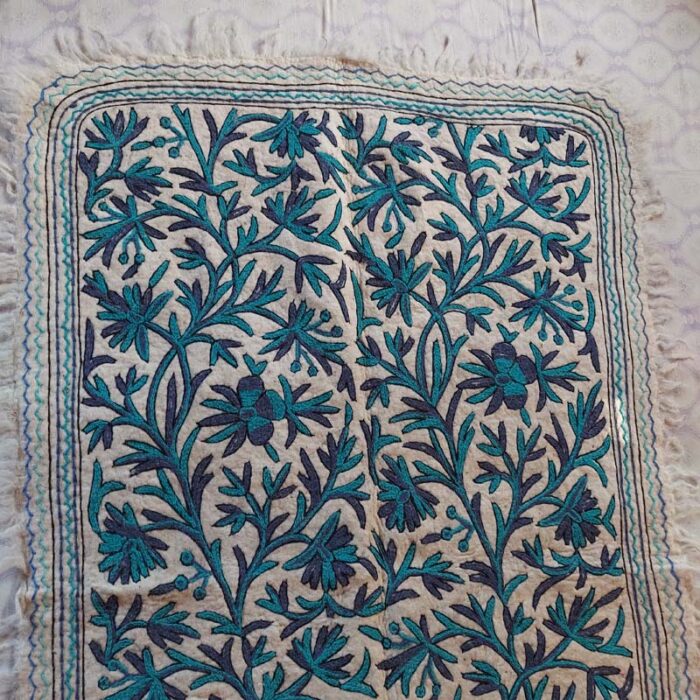 Wular Handmade Aari Embroidered Namda Rug 6x4 - Image 3
