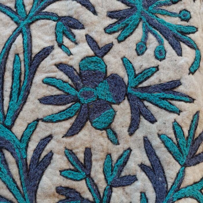 Wular Handmade Aari Embroidered Namda Rug 6x4 - Image 5