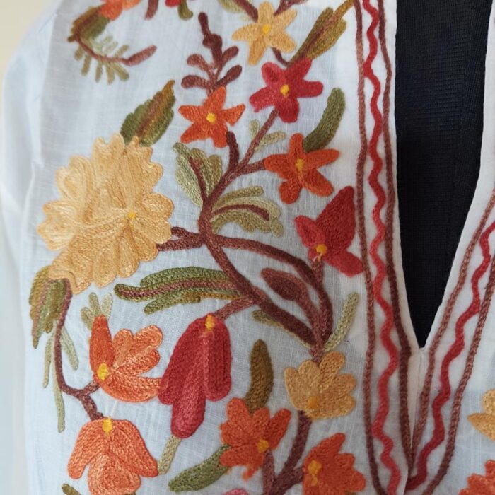 White Floral Summer Short Aari Kurta - Image 2