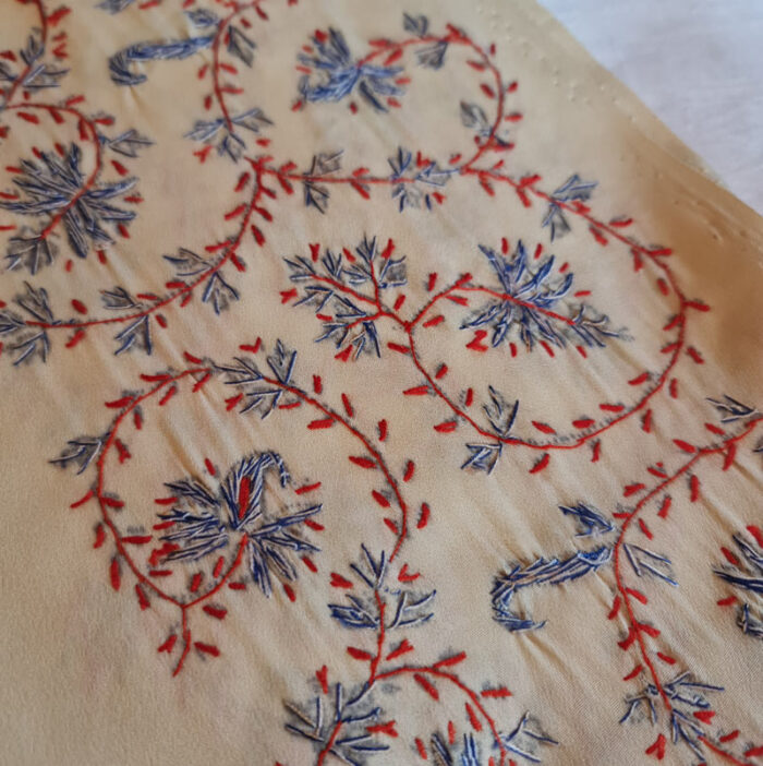 Cream Sozni Hand Embroidered Crepe Saree - Image 3