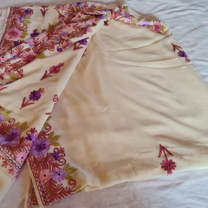 Cream Georgette Aari Embroidery Saree - Image 2