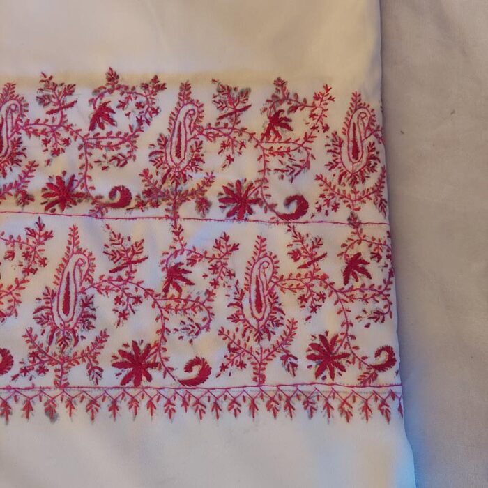 White Sozni Hand Embroidered Crepe Saree - Image 3