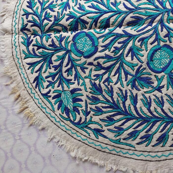 5ft Round Blue on White Handmade Pure Wool Aari Embroidered Namda Rug - Image 3