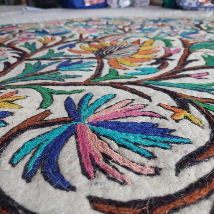 5ft Round Bahar Handmade Pure Wool Aari Embroidered Namda Rug - Image 5