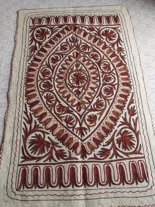 6×4Ft Brown on White Pure Wool Handmade Aari Embroidered Namda Rug