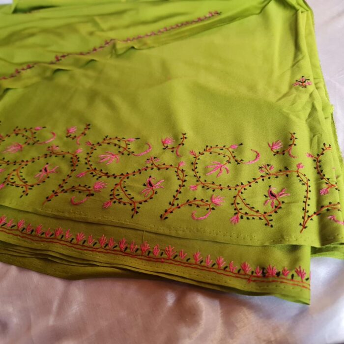 Green Authentic Kashmiri Sozni Handcrafted Crepe Saree - Image 3