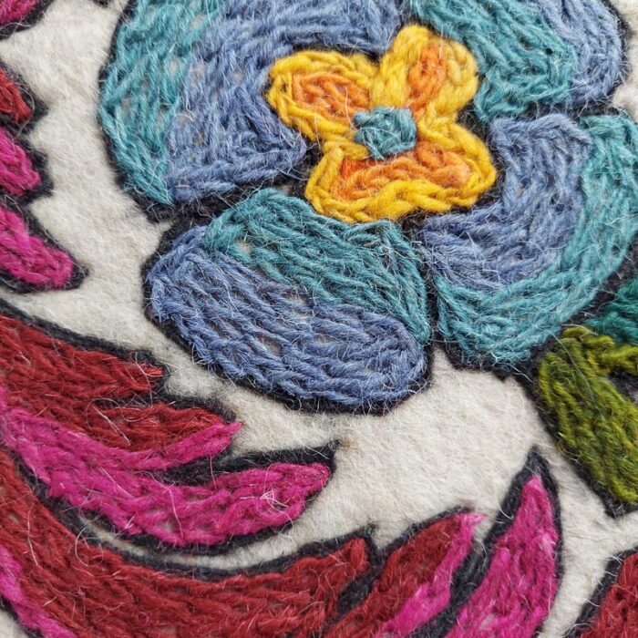 Beautiful 6×4Ft Pure Wool Double Work Handmade Aari Embroidered Namda Rug - Image 4