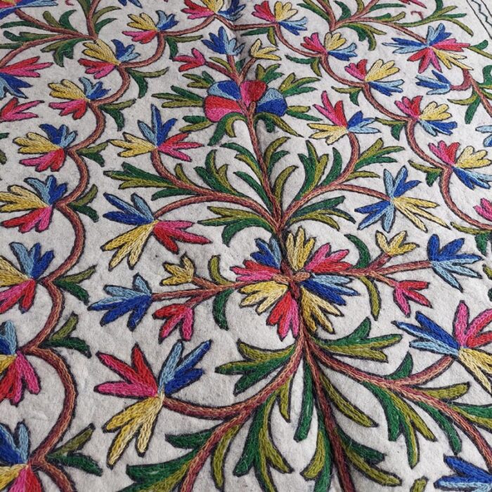 6×4Ft Chinari Pure Wool Handmade Aari Embroidered Namda Rug - Image 5