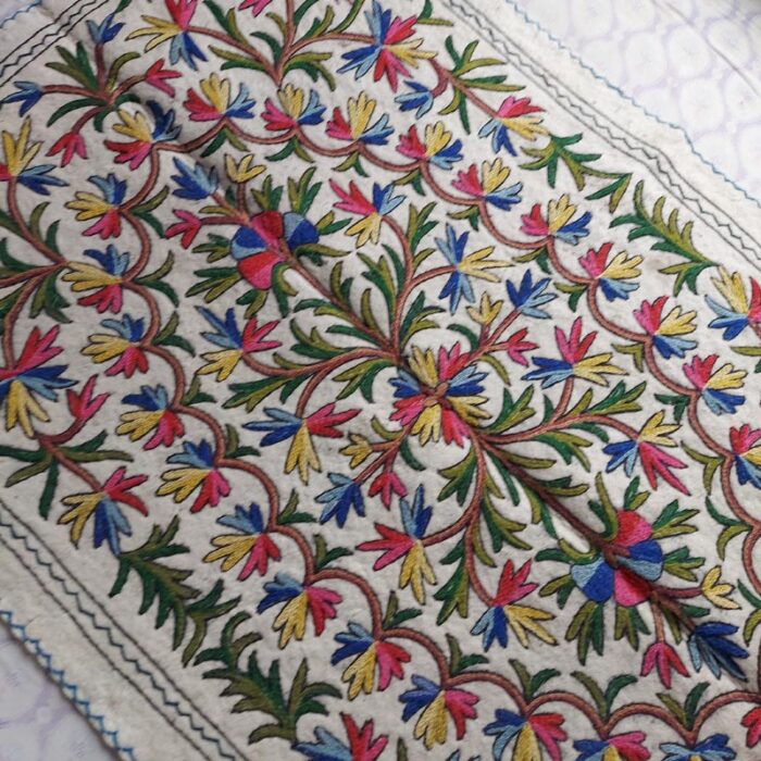 6×4Ft Chinari Pure Wool Handmade Aari Embroidered Namda Rug - Image 2