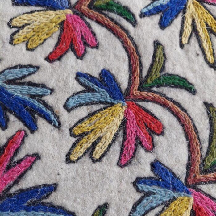 6×4Ft Chinari Pure Wool Handmade Aari Embroidered Namda Rug - Image 3