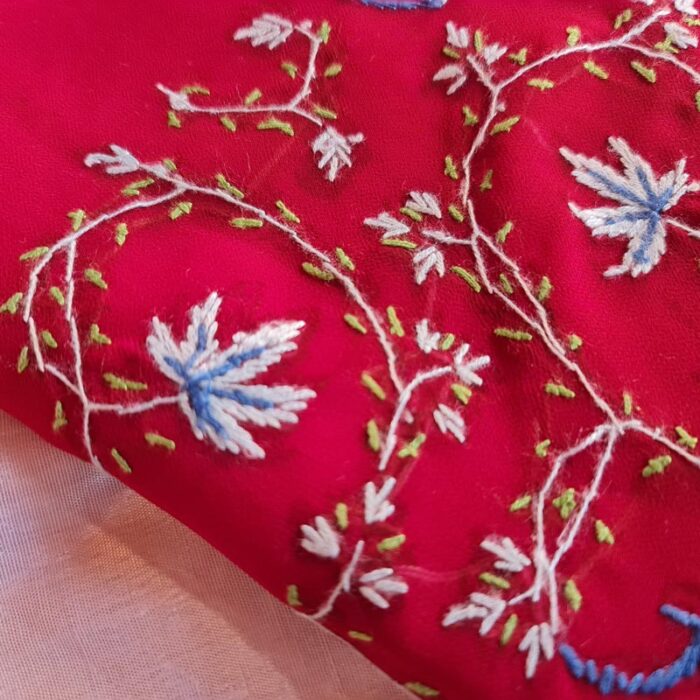 Maroon Authentic Kashmiri Sozni Handcrafted Georgette Saree - Image 4
