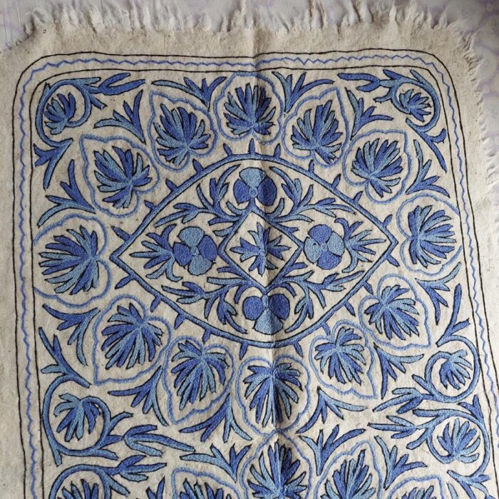 6×4Ft Blue on White Pure Wool Handmade Aari Embroidered Namda Rug - Image 2